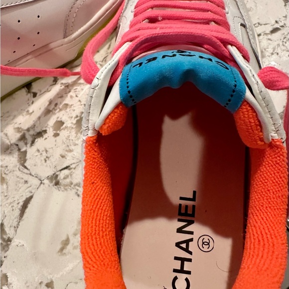 Chanel Logo Low-Top Sneakers Leather - Picture 3 of 8